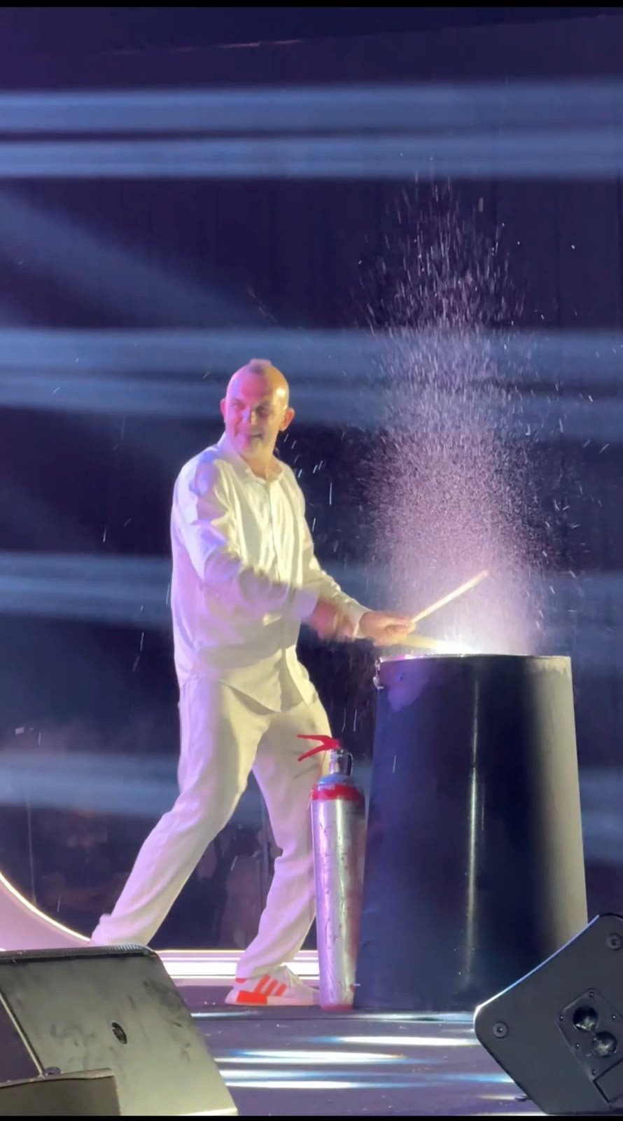 Water drummers CO2